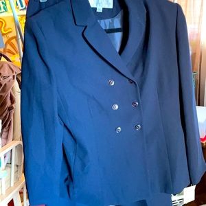 SUITS ARE BACK !! Megan MARKLE Navy blue pant suit NWT